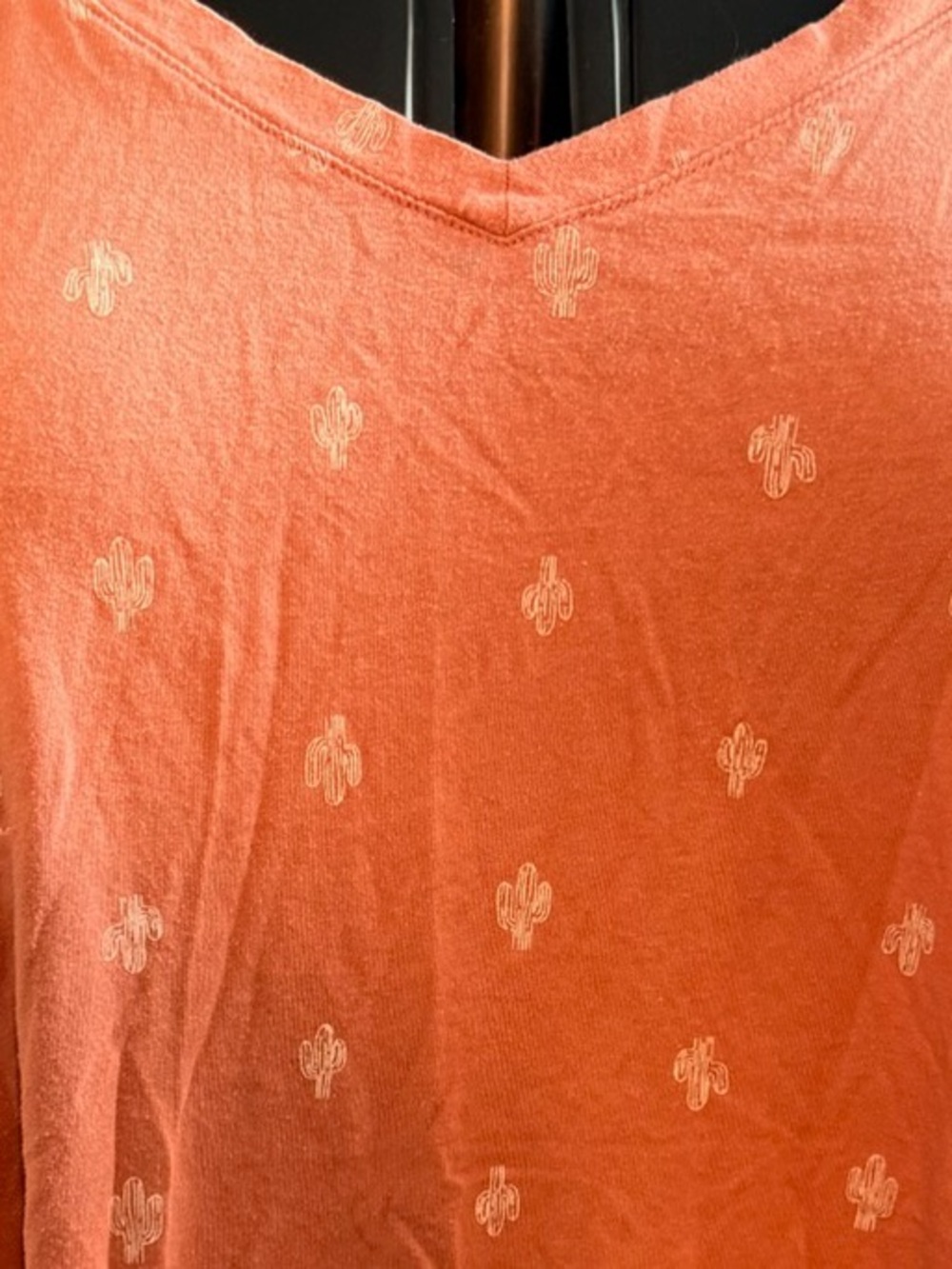 torrid Coral V-Neck Short Sleeve Tee with cactus Motif - Picture 4 of 4